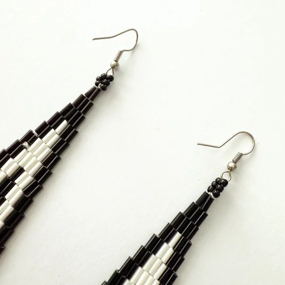 Vintage 90s Long Geometric Black and White Beaded Dangle Earrings - Picture 5 of 6